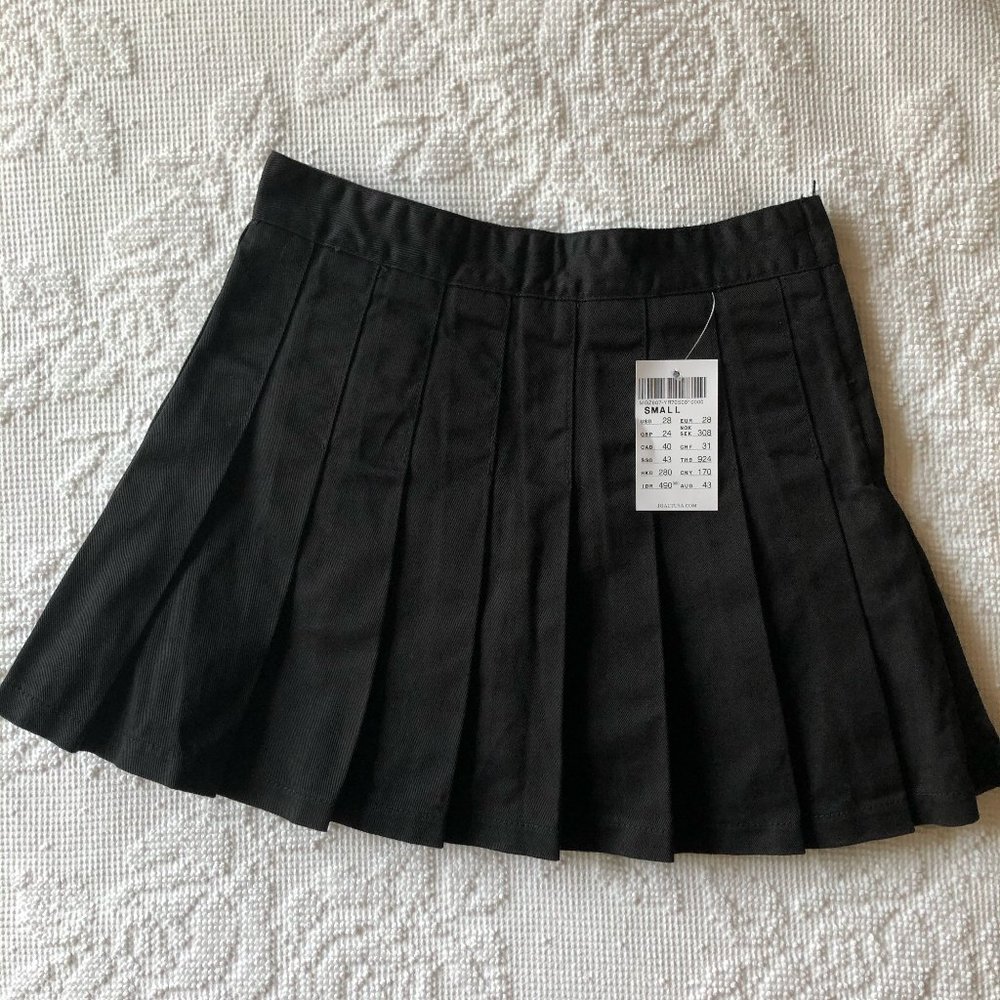 Brandy Melville Dana Pleated Black Skirt